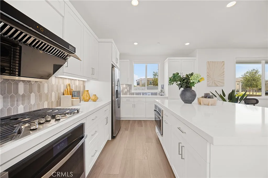 4 bed, 2.5 bath, 2073 sqft, $7,500 — Photo 4