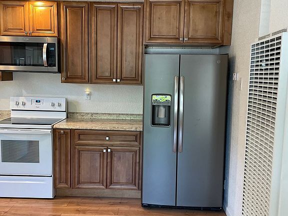 3rd image of 1070 Caputo Ct APT 4