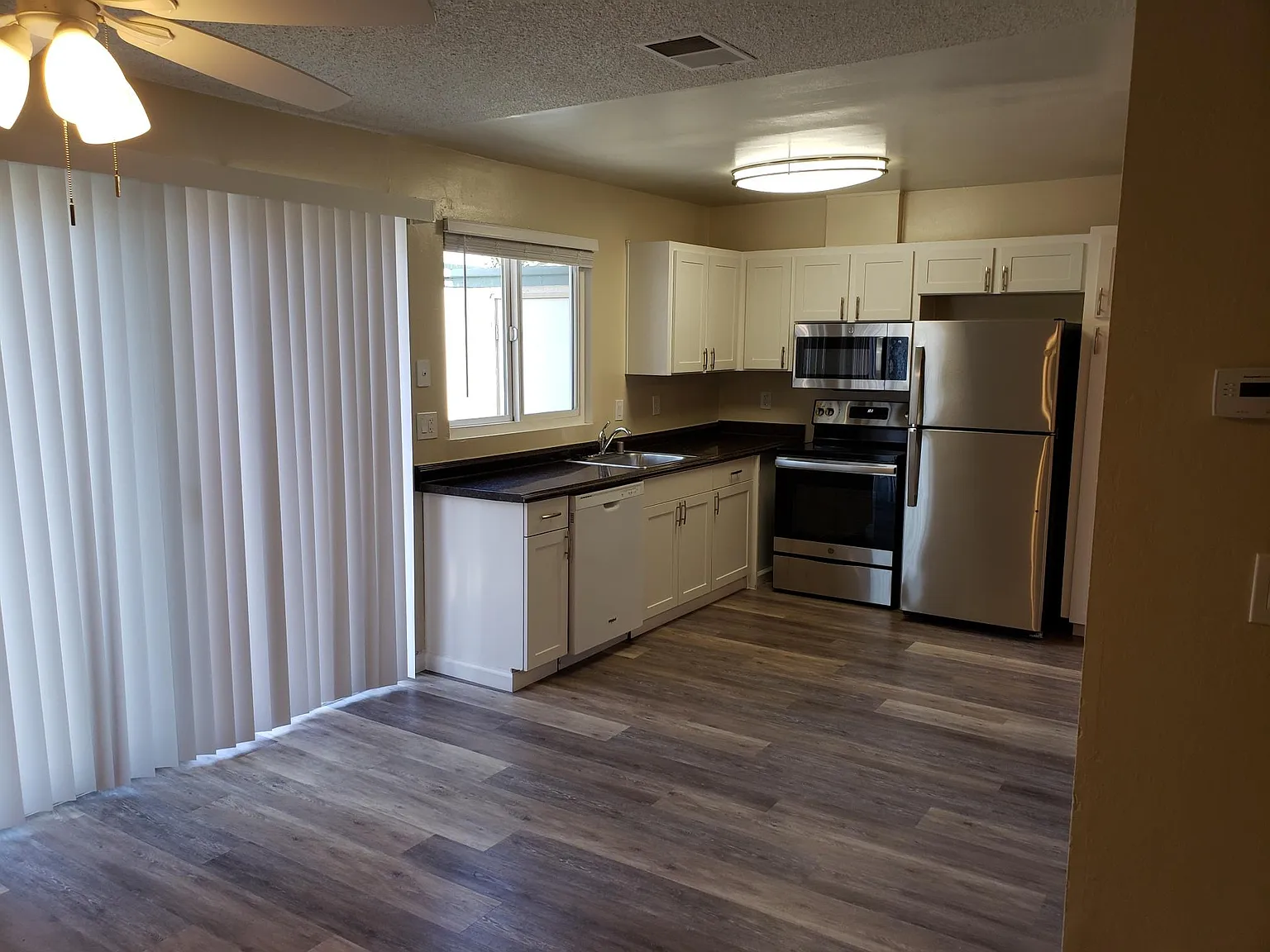 4 bed, 2.5 bath, 1474 sqft, $3,550 — Photo 3
