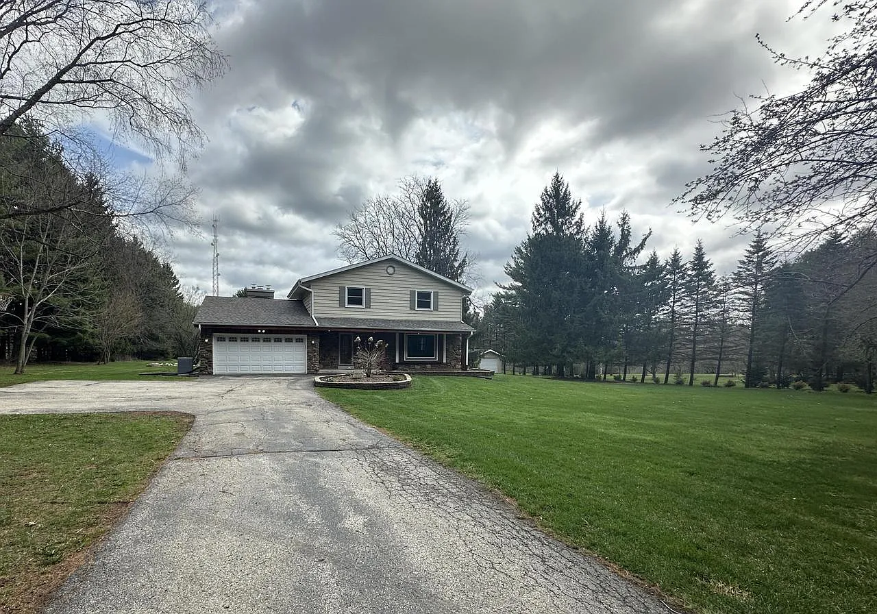 W309N174 Maple AVENUE photo 1