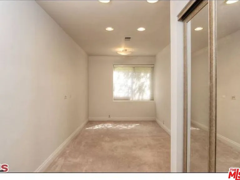 318 N Maple Dr #C106 — Photo 22