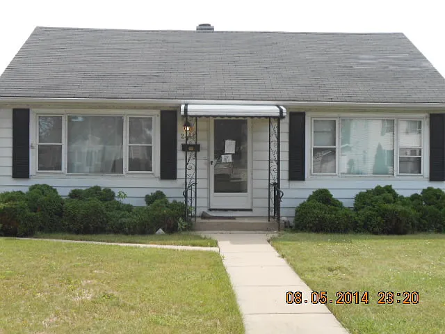 2446 Sarah St photo 1