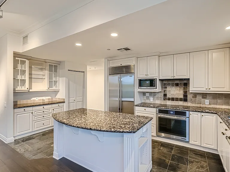 400 E 3rd Ave #405 — Photo 11