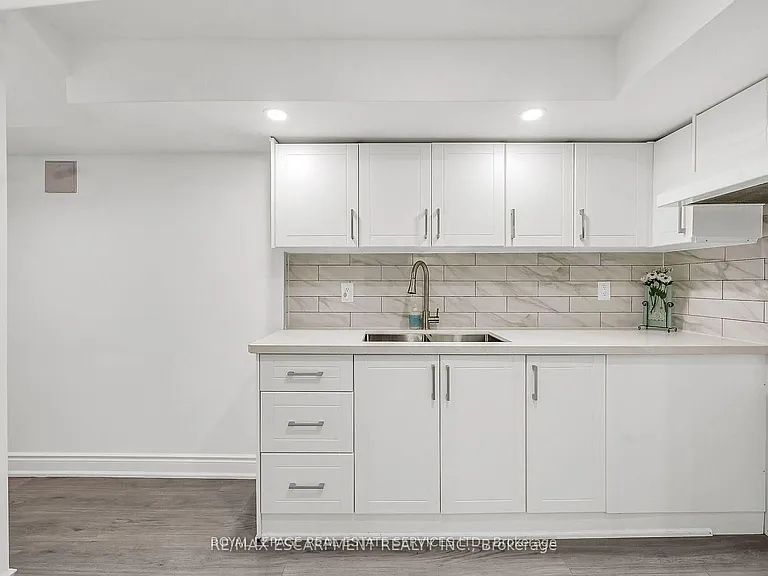328 Bedrock Dr — Photo 8