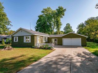 52858 Juniper Rd, South Bend, IN 46637