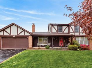 93 Orchard Creek Ln, Rochester, NY 14612