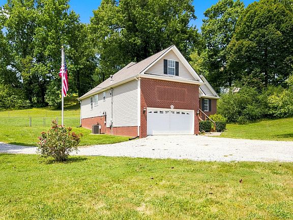 2nd image of 124 Pheasant Hollow Rd