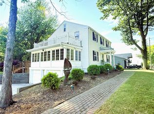 48 Admiral Dr, Eastlake, OH 44095