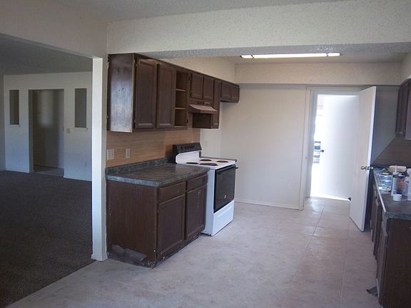 4th image of 2501 Fairfield Dr