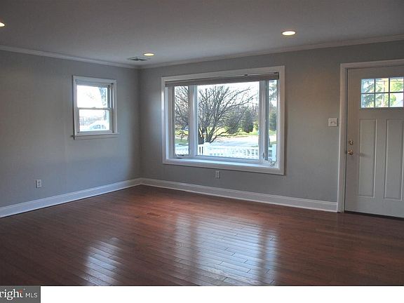 5th image of 201 Highland Ave