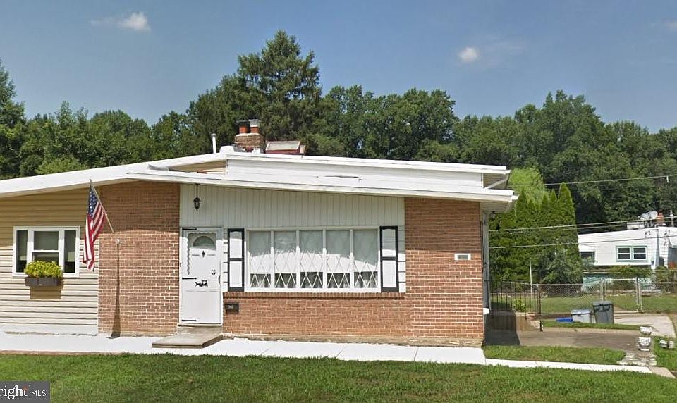2nd image of 1003 Bingham St