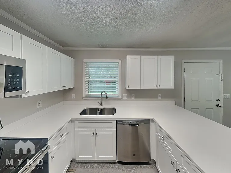 907 Briar Ct — Photo 8