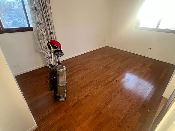5th image of 5618 Hawthorne Ln