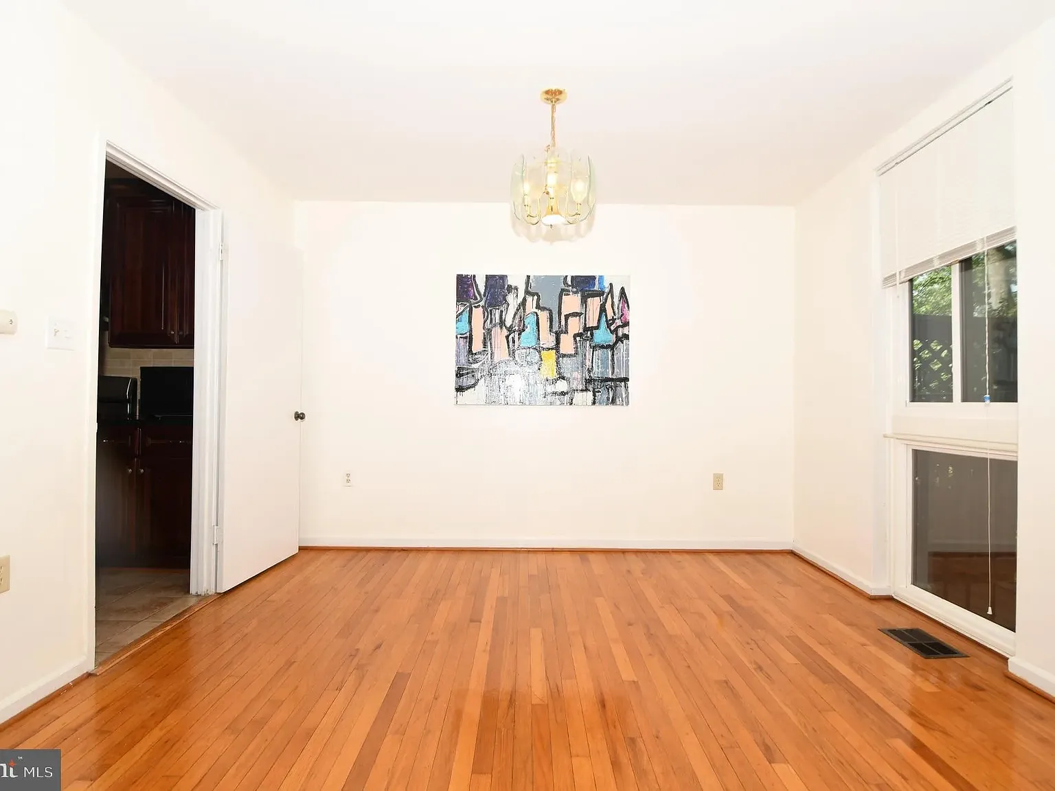 3 bed, 3.5 bath, 2112 sqft, $3,200 — Photo 2