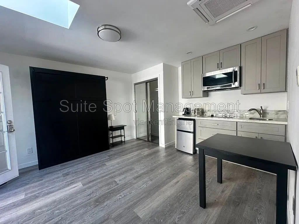 1 bed, 1.0 bath, $1,995 — Photo 2