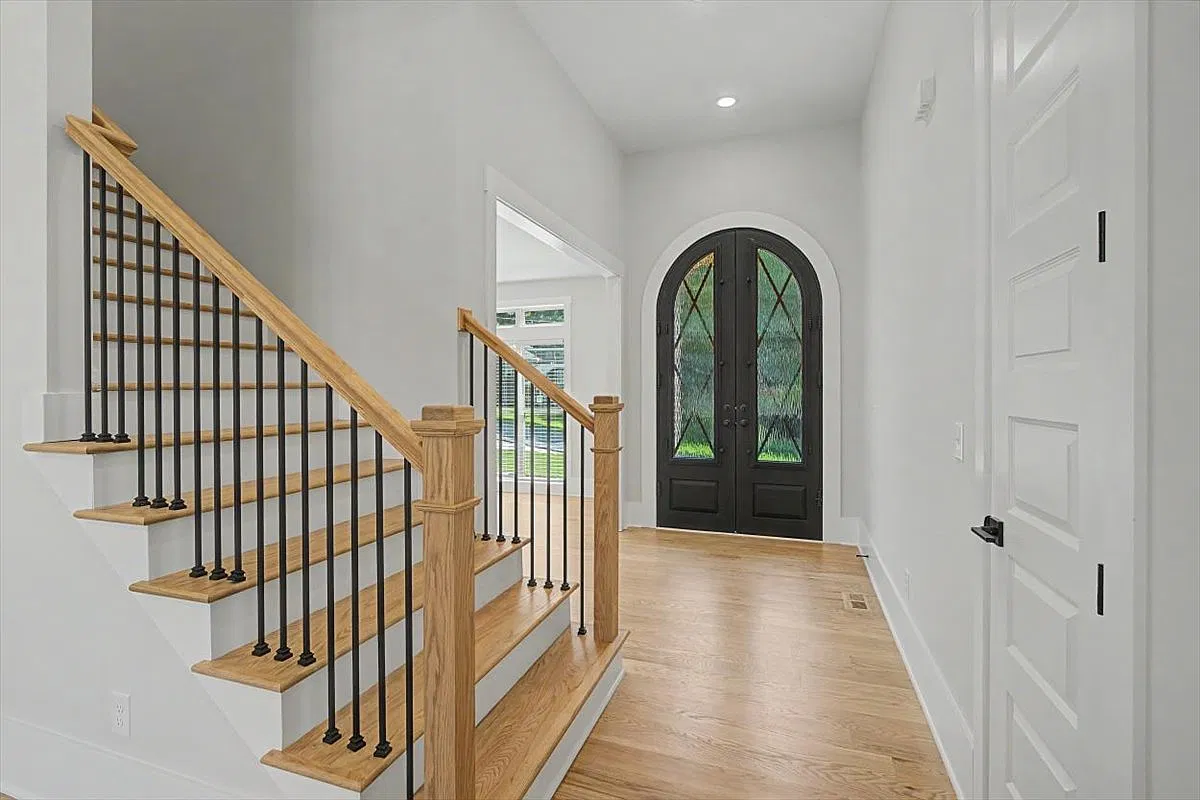 6 bed, 6012 sqft, $4,995 — Photo 4