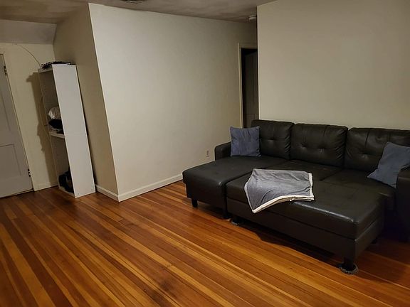 2nd image of 132 Norfolk St Floor 2