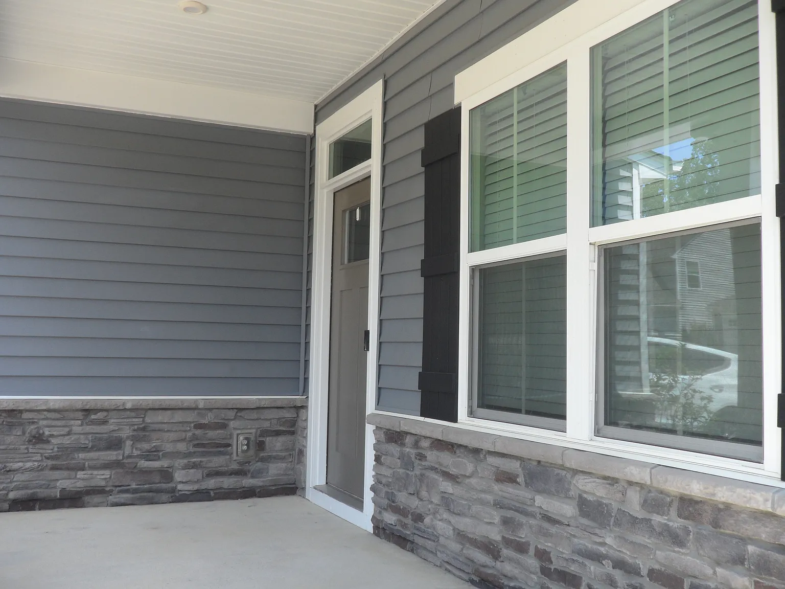 3 bed, 2.5 bath, 2424 sqft, $2,450 — Photo 2
