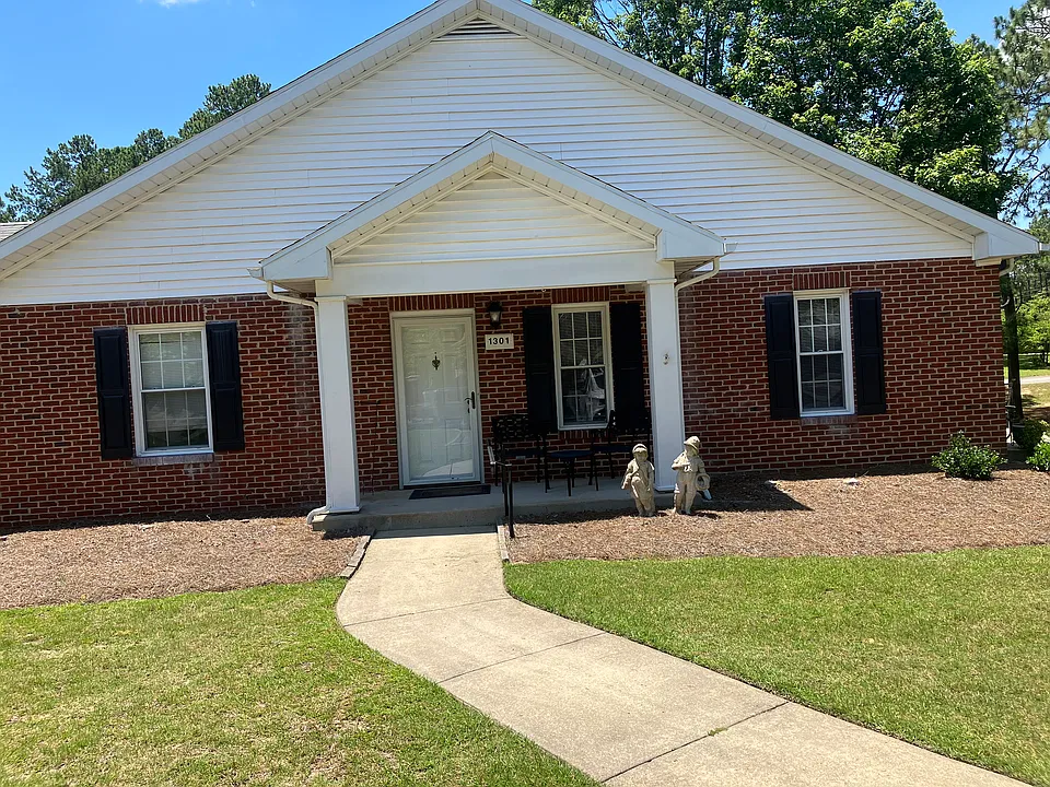 1301 Chancery Ct
