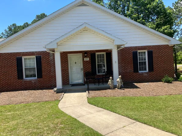 1301 Chancery Ct, Aberdeen, NC 28315