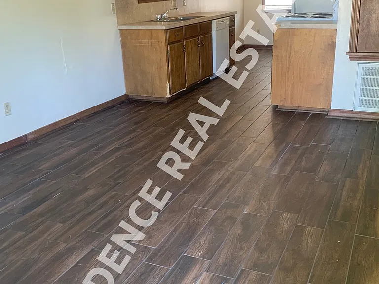 1006 Sybil Dr — Photo 2