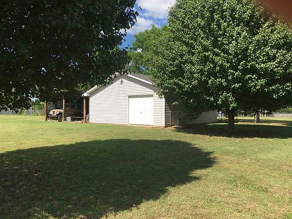 2nd image of 1010 Williams Dr