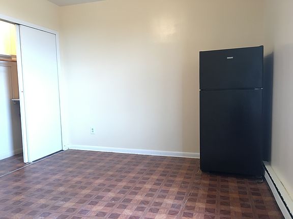5th image of 32 Gifford Ave #54E