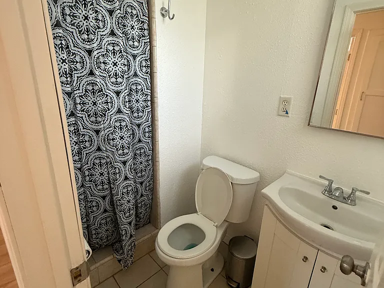2106 W Olive Ave — Photo 4