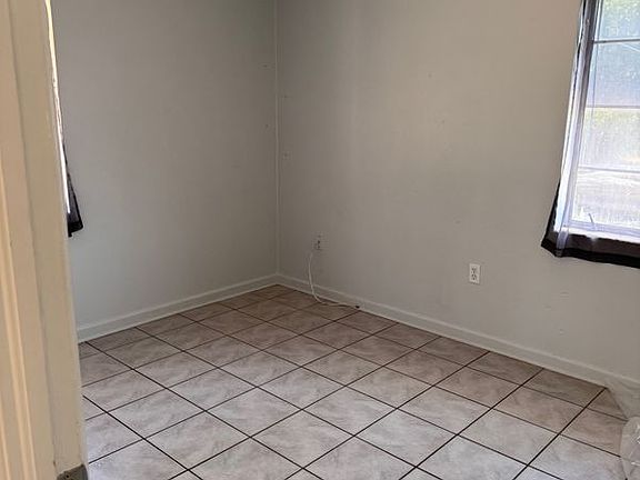 5th image of 839 42nd St
