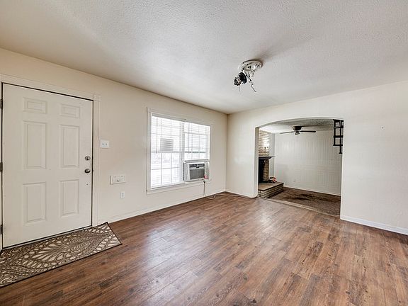 3rd image of 2706 N Hancock Ave