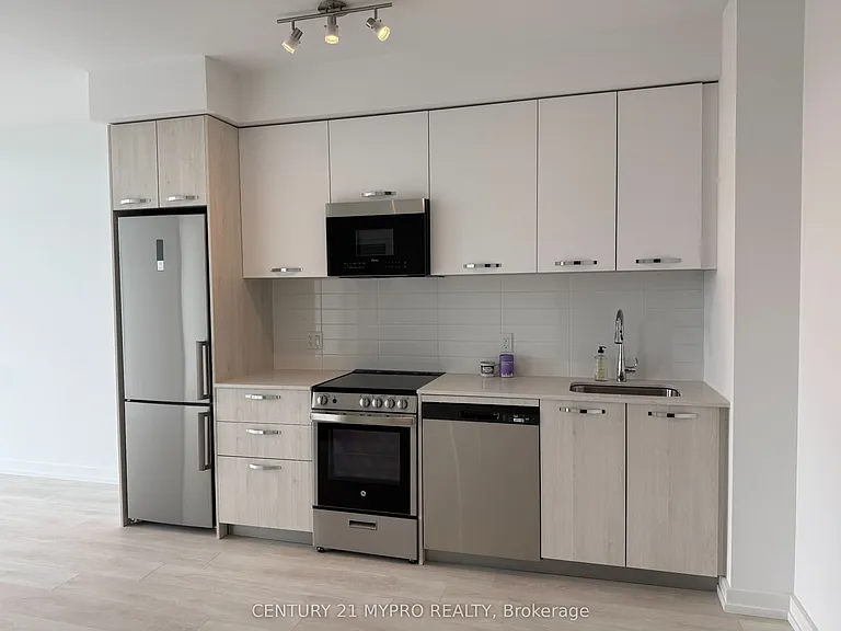 75 James St S #1708 — Photo 2