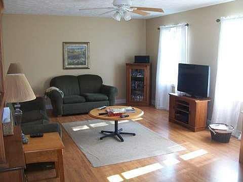 3rd image of 1195 Hayball Rd