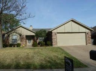 8232 Willis Ln, Watauga, TX 76148