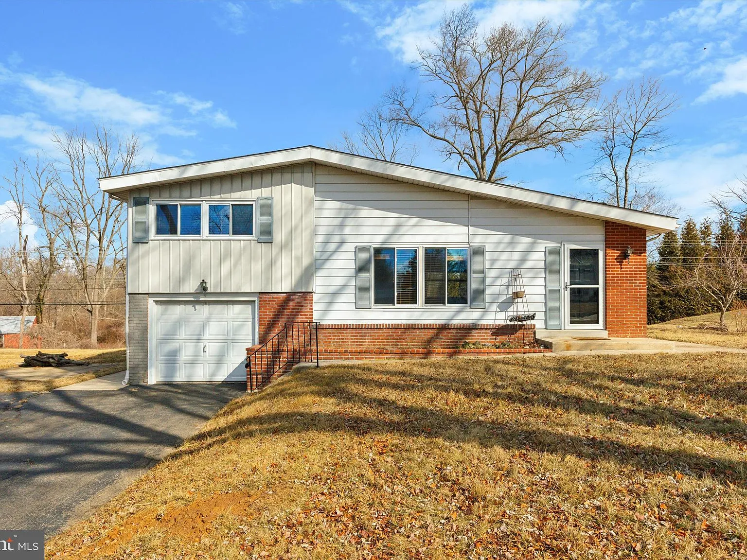 3 bed, 1.5 bath, 1428 sqft, $3,200 — Photo 1