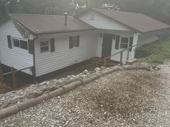 12581 Charleston Rd, Red House, WV 25168