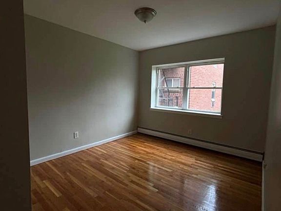 2nd image of 111-112 Lincoln Ave #7B