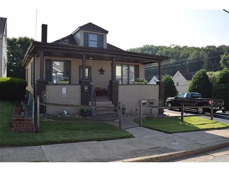 528 Delaware St photo 1