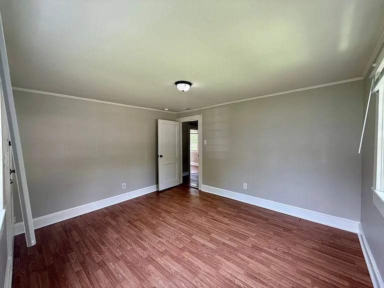 305 Maple St — Photo 9
