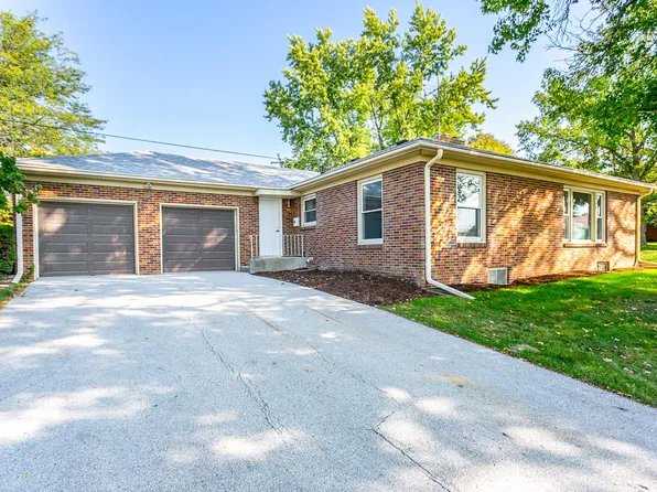 2000 70th St, Windsor Heights, IA 50324