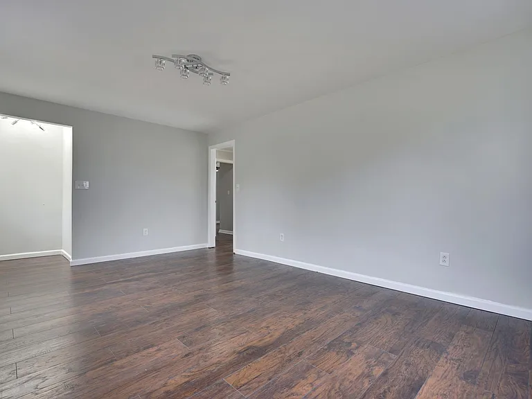 13 Swain Ave — Photo 24