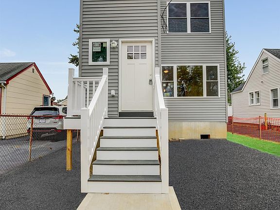 4th image of 710 Morningside Ave