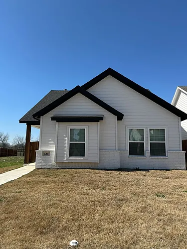 681 The Cottages Photo 1