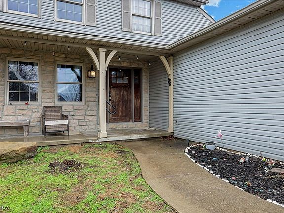 3rd image of 390 Spring Valley Dr