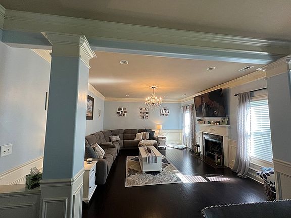 3rd image of 15 Grand River Ln