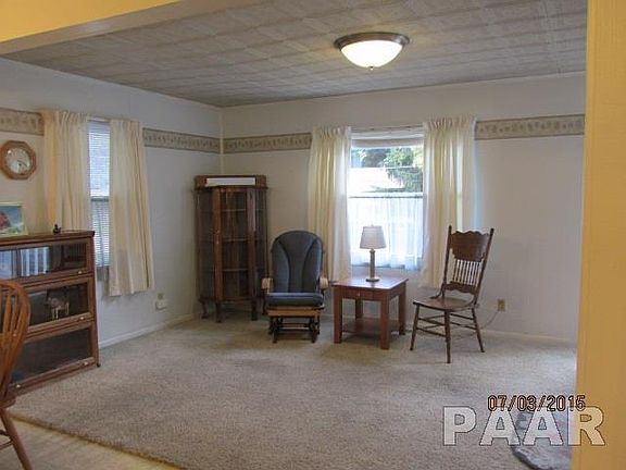 3rd image of 209 W Gloria Dr
