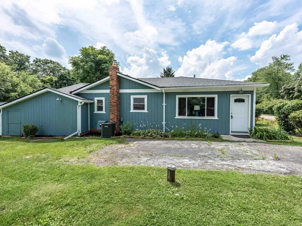 955 Lucille Dr, Wolverine Lake, MI 48390