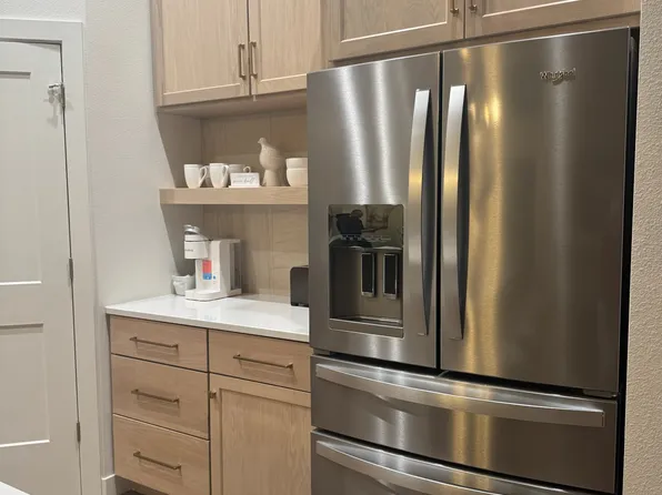 914 Beretta St NW, Mandan, ND 58554