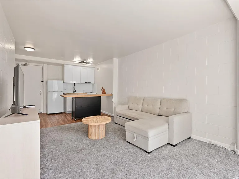 445 Kaiolu St #212 — Photo 3
