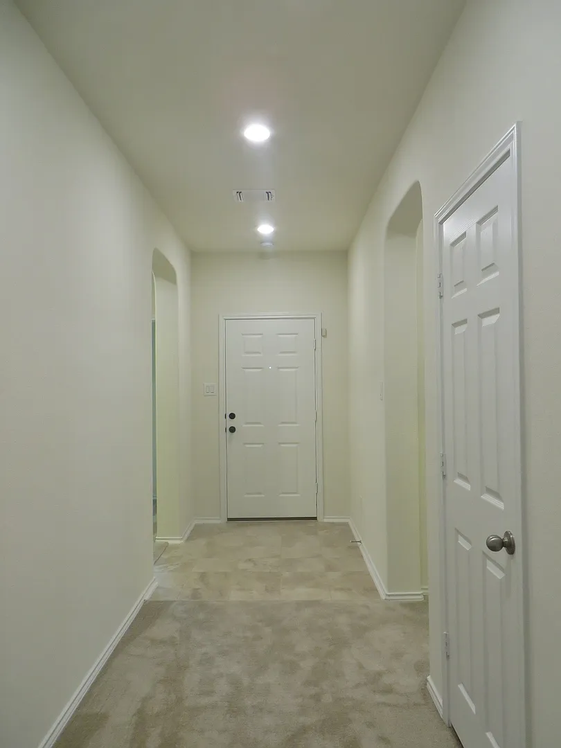 4 Bedroom 2 Bathroom Creekside At Georgetown Village Home — Photo 2