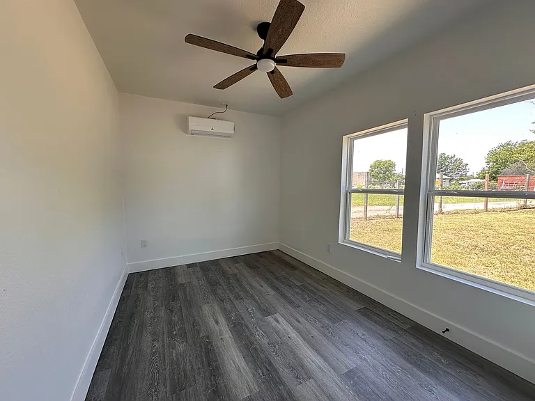 707 Avenue G — Photo 5
